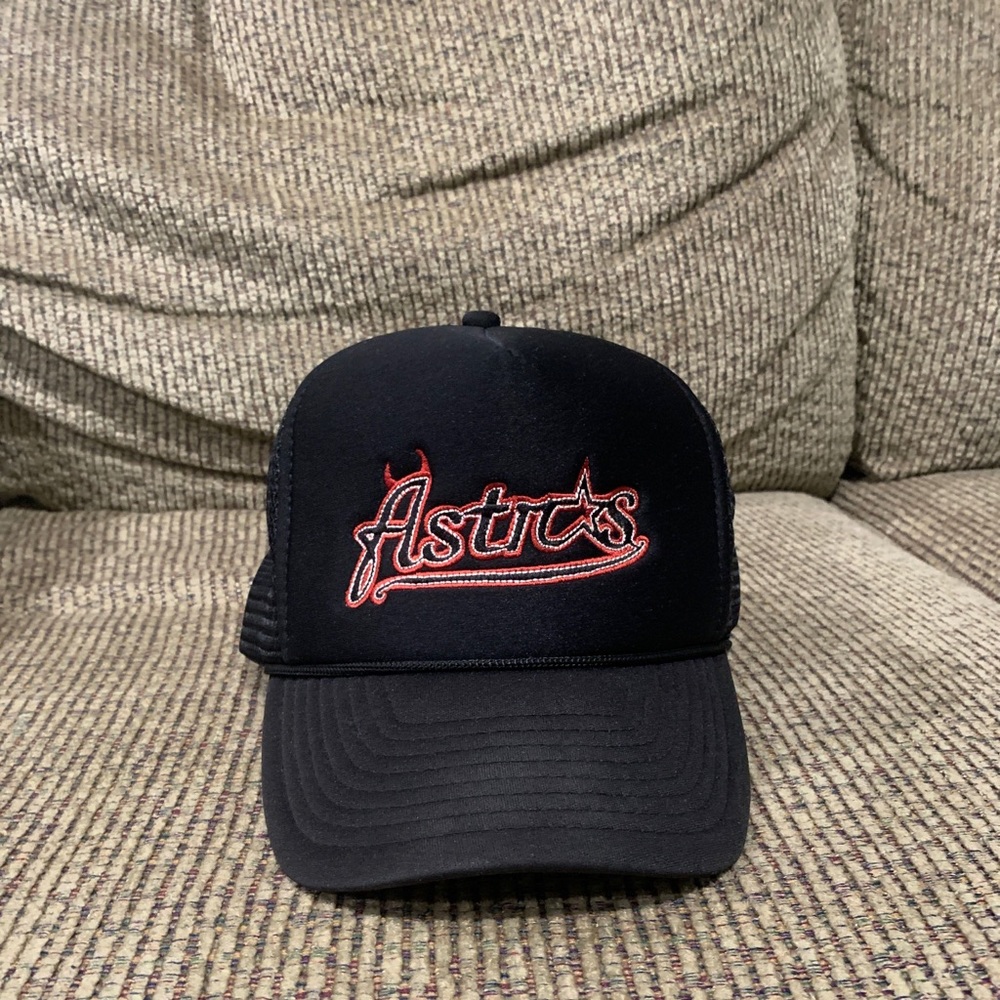 Houston Astro’s Devil logo trucker hat
